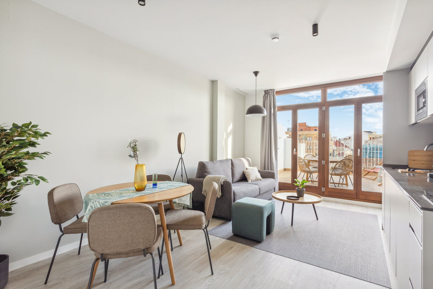 Valencia Cádiz  |Apartamento de 1 dormitorio + terraza en la azotea