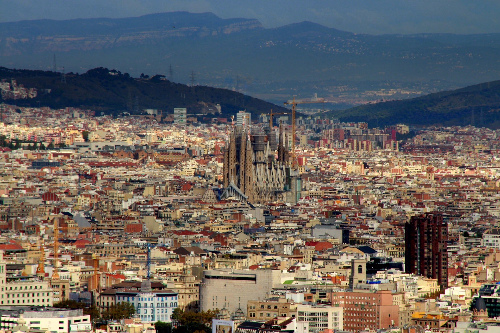 files/barcelona-3798988_1920.jpg